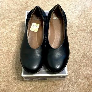 Dansko Flat